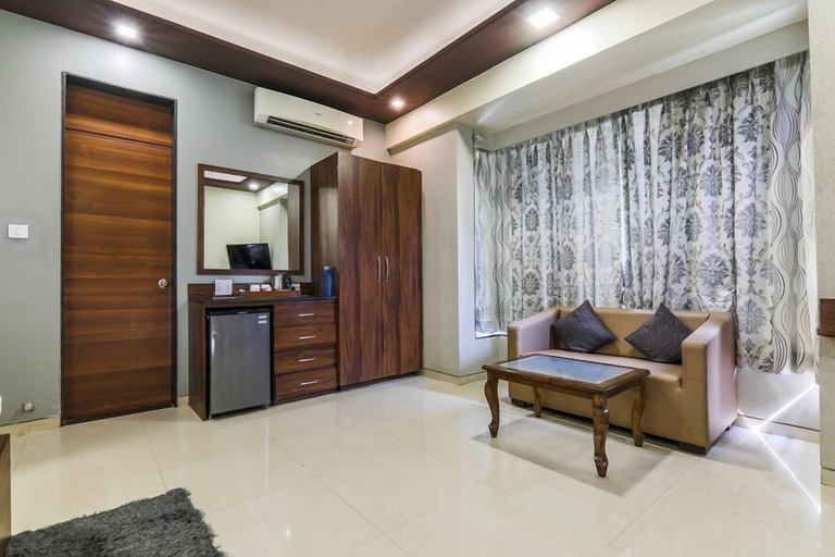 Others 5, Magnus Vosiv Suites, Pune