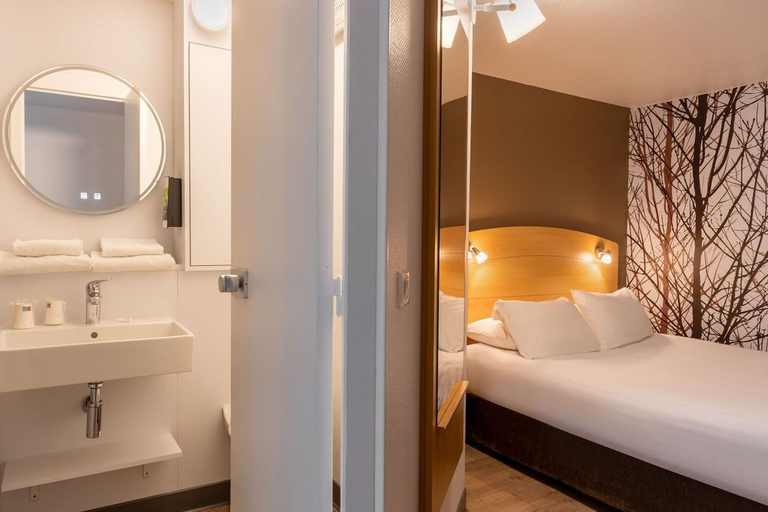 Bedroom 3, Sure Hotel by Best Western Plaisir, Yvelines