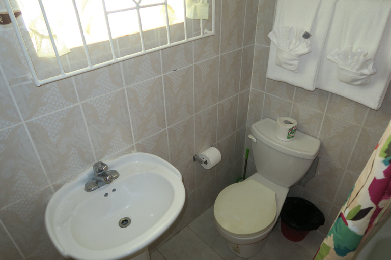 Bathroom 4, Enchanted Villas and Guest House