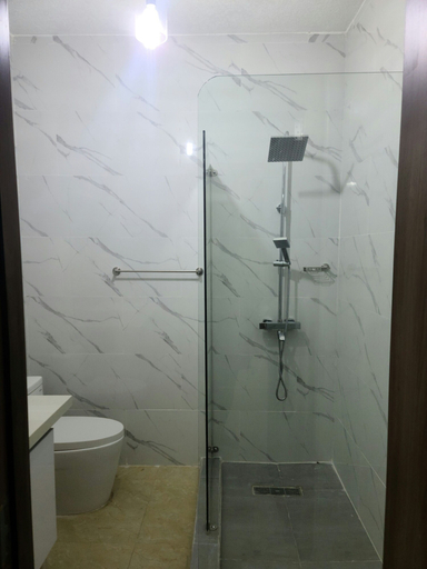 Bathroom, The Oasis at Kensington
