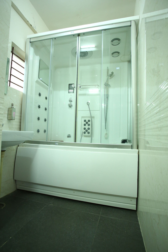 Bathroom 5, Hotel RR International, Bangalore