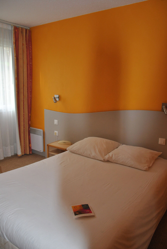 Bedroom 3, Hotel Coutances Cositel, Manche