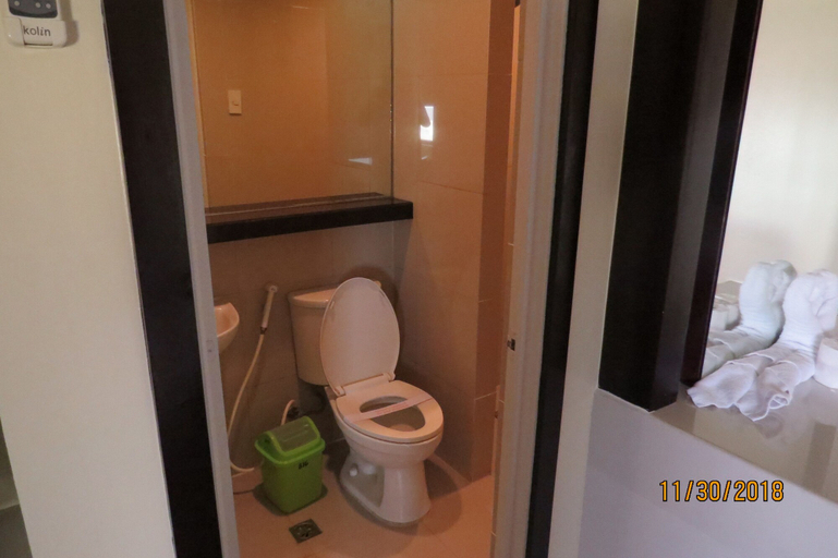 Bathroom 4, Vista Hotel Cubao, Quezon City