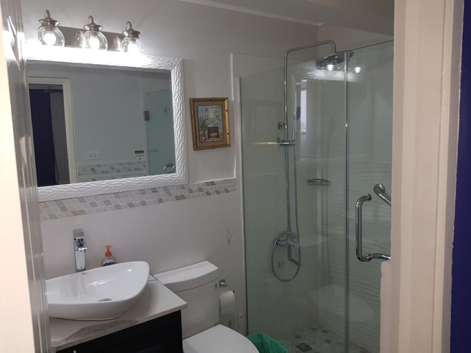 Bathroom, New Kingston Apt at Kensington Court