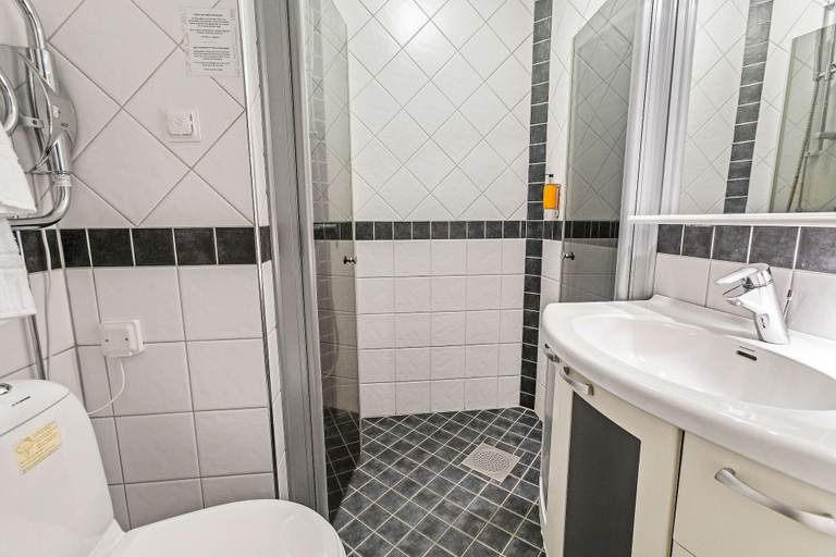 Bathroom 3, Hotel Ullinge, Sure Hotel Collection by Best Western, Eksjö