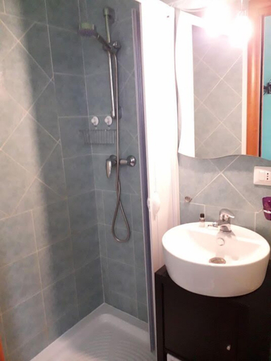 Bathroom 5, Anirbas, Reggio Di Calabria