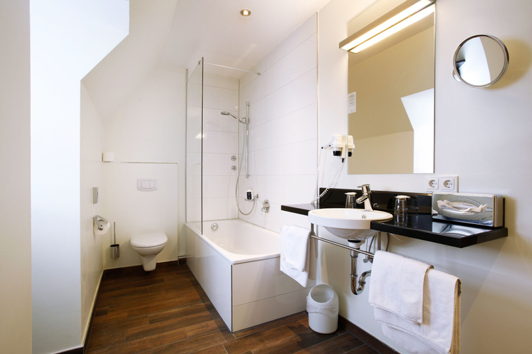 Bathroom 5, Hotel am Jakobsmarkt, Nürnberg