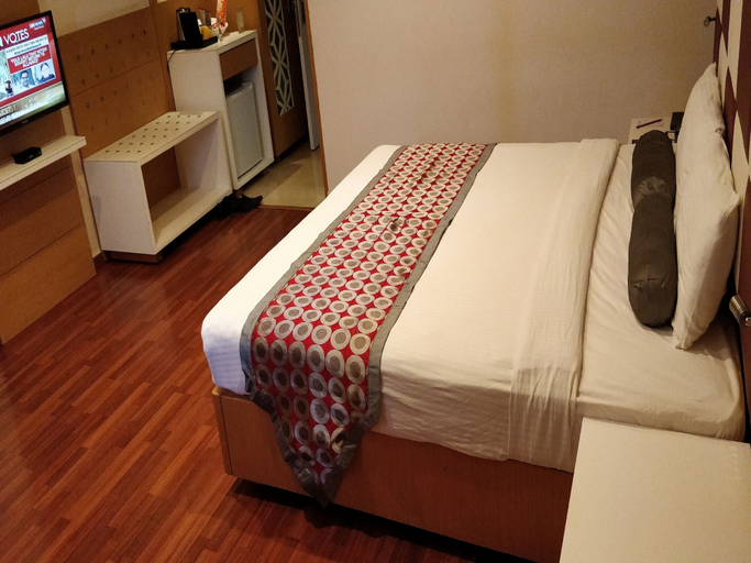 Bedroom 3, The President Hotel, Dharwad