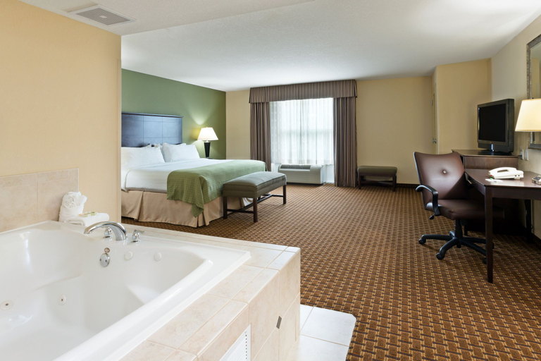 Bedroom 4, Holiday Inn DAYTONA BEACH LPGA BLVD by IHG, Volusia