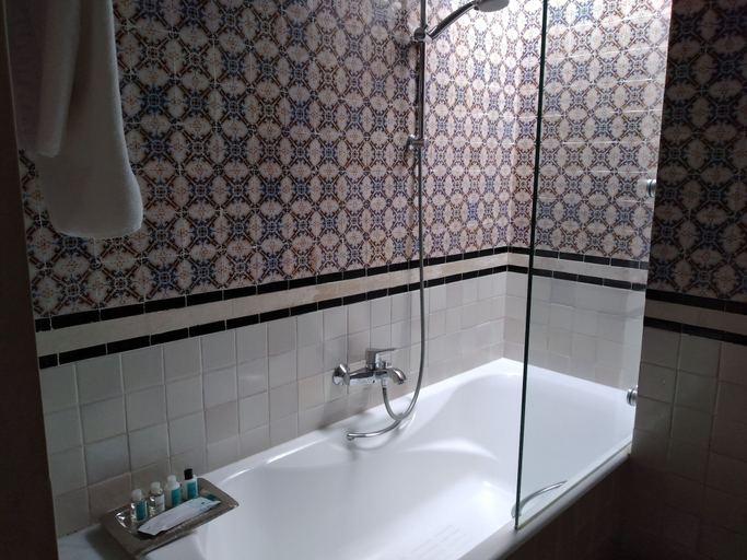 Bathroom 5, La Villa Bleue, Carthage