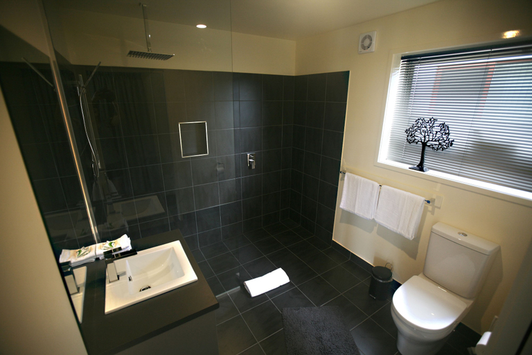 Bathroom 3, New Norfolk Apartments, Derwent Valley