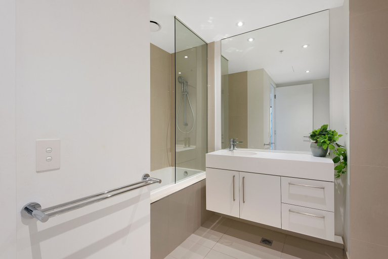 Bathroom 5, Sanctuary Apartments - Prima Pearl, Melbourne