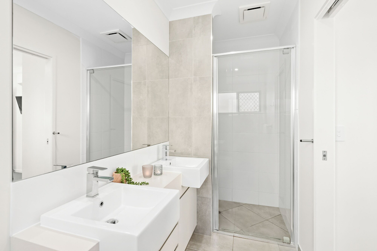 Bathroom 4, Blue Lagoon Villas, Cairns