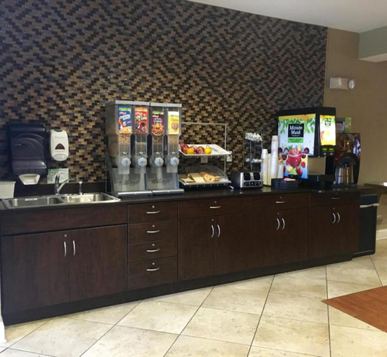Food & Drinks, Microtel by Wyndham Perry National Fairground Area I-75, Houston