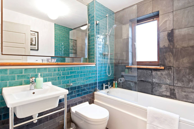 Bathroom 3, Modern 2 Bedroom Apartment in Hoxton, London