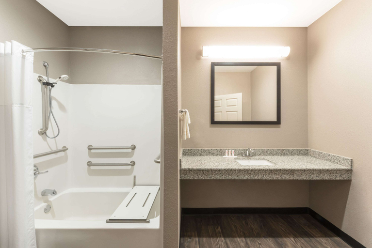 Bathroom 4, Super 8 by Wyndham Colorado City, Mitchell
