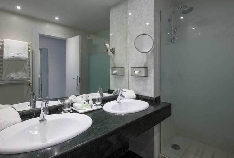Bathroom 4, NH Collection Villa de Bilbao, Vizcaya