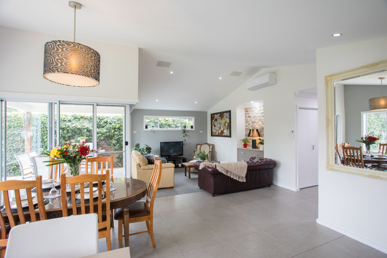 Food & Drinks, Armidale Cottage, Armidale Dumaresq