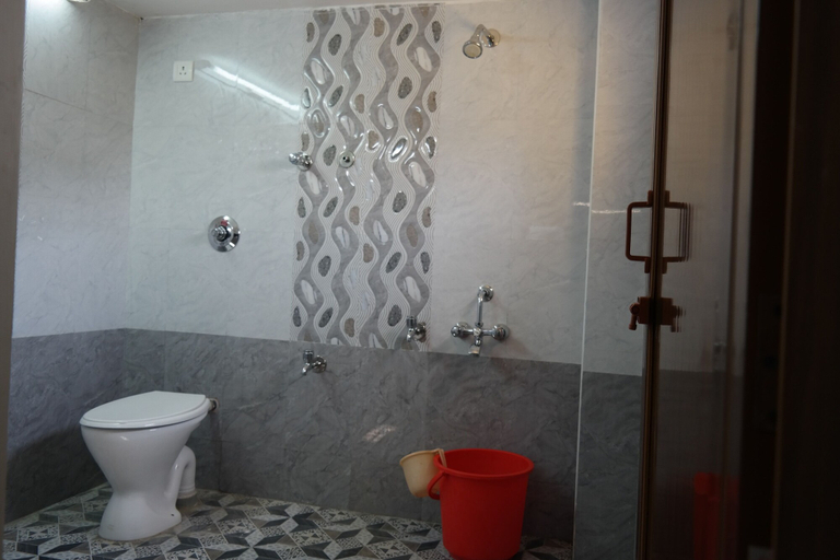 Bathroom 3, Sakthi Guest House, Puducherry