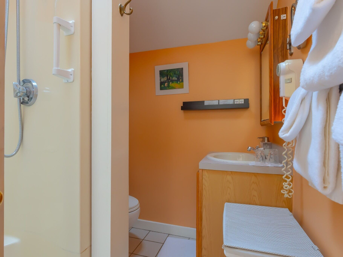 Bathroom 4, Shaker Mill Inn, Berkshire