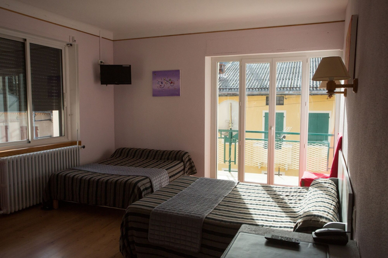 Bedroom 3, Hotel Bayle, Aude