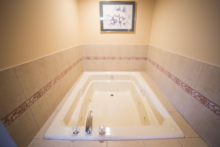 Bathroom 4, Sunset Motel, Atlantic