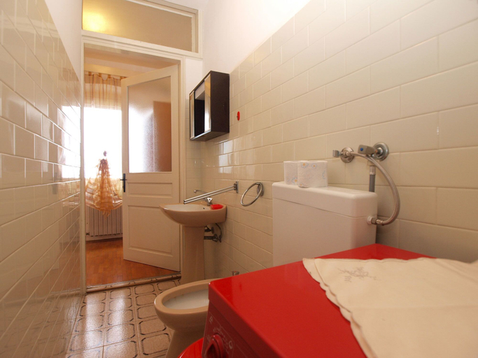 Bathroom 3, Apartment 1582, Medulin