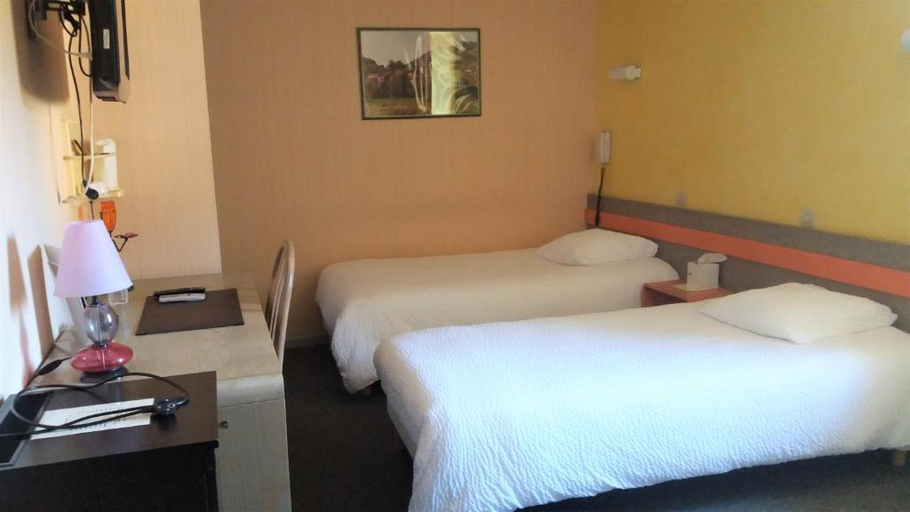 Bedroom 2, Logis Hotel Le Mas De La Prairie, Gard