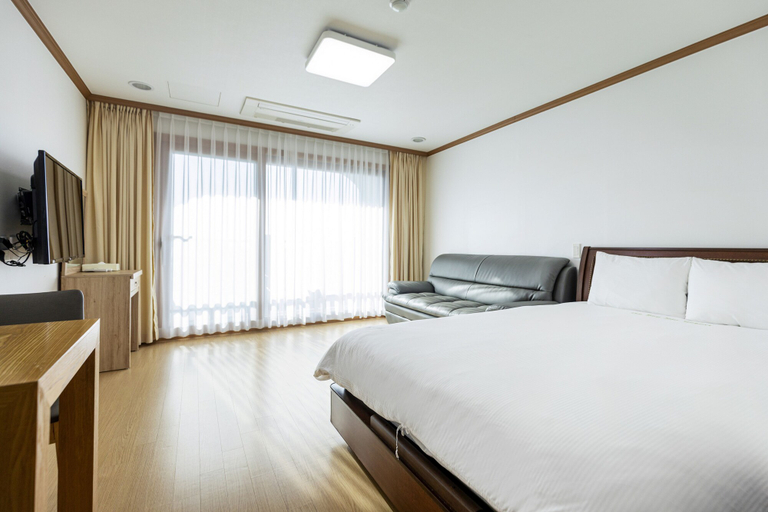 Bedroom 2, The Bay Jeju Resort, Seogwipo