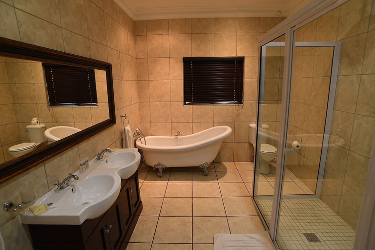 Bathroom 4, The Halfway House Hotel, Frances Baard