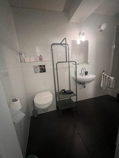 Bathroom 5, Milk and Cookies, Venlo
