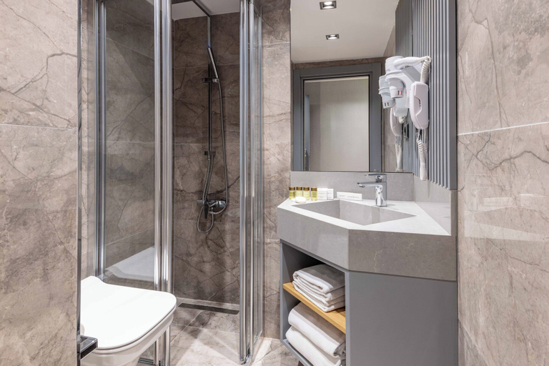 Bathroom 5, AHC Taksim Hotel, Beyoğlu