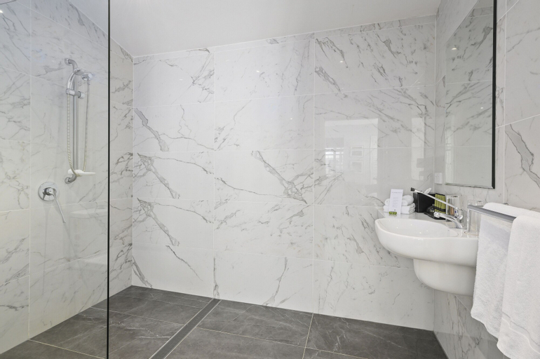 Bathroom 22
