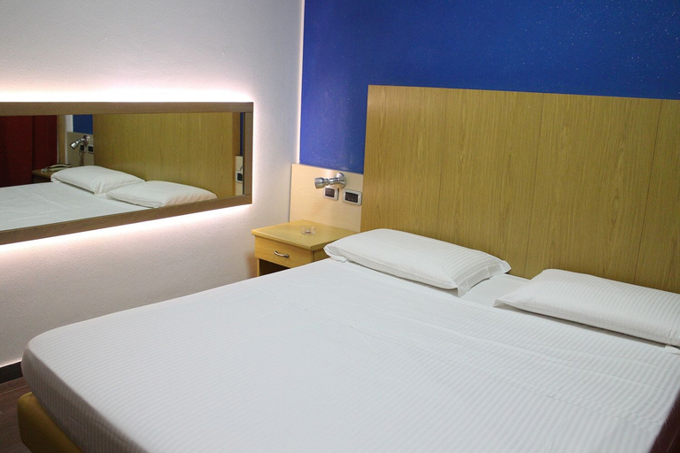 Bedroom 4, Orange Motel, Varese