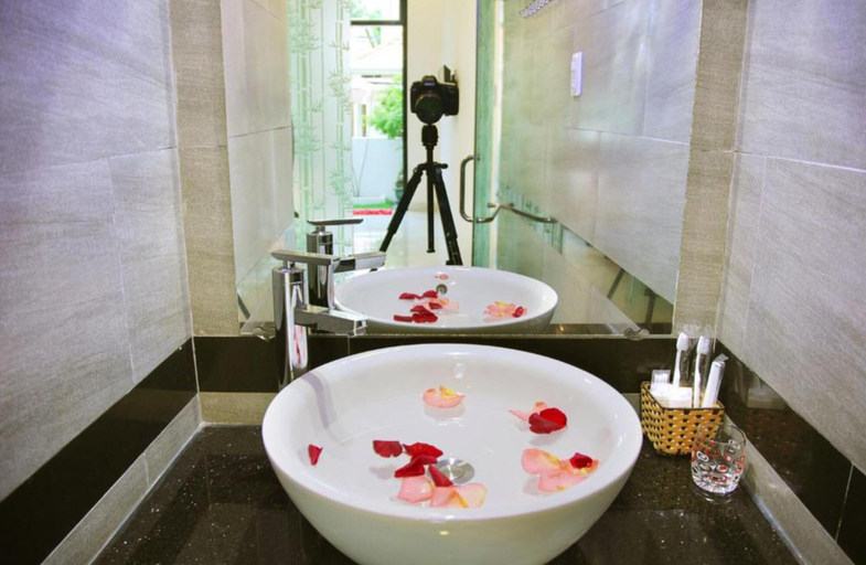 Bathroom 3, Sunny Garden Homestay, Da Nang