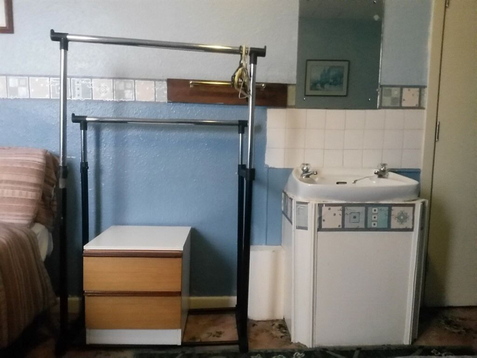 Bathroom 4, Nelcon Hotel, Blackpool