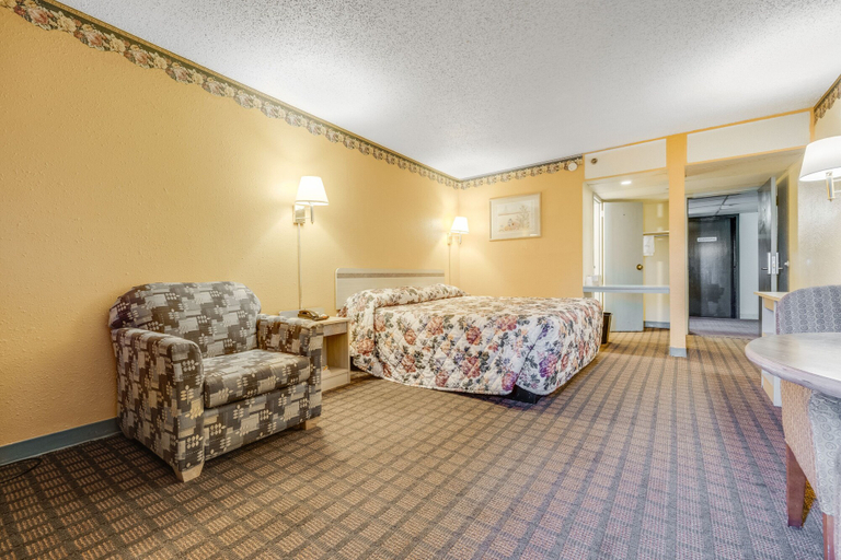 Bedroom 5, Camelot INN, Potter