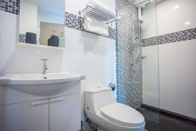 Bathroom 3, Frankie's Inn, Pattaya