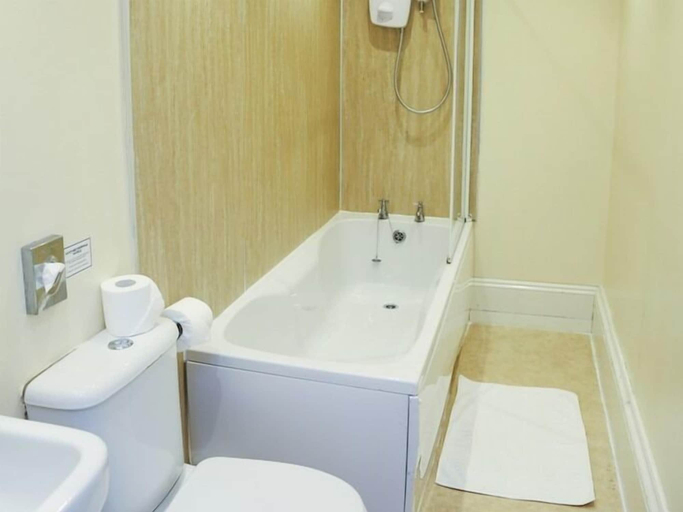 Bathroom 4, The Riviera Guest House, North Yorkshire
