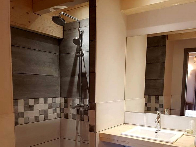 Bathroom 4, Logis Hotel De La Poste - Tence, Haute-Loire