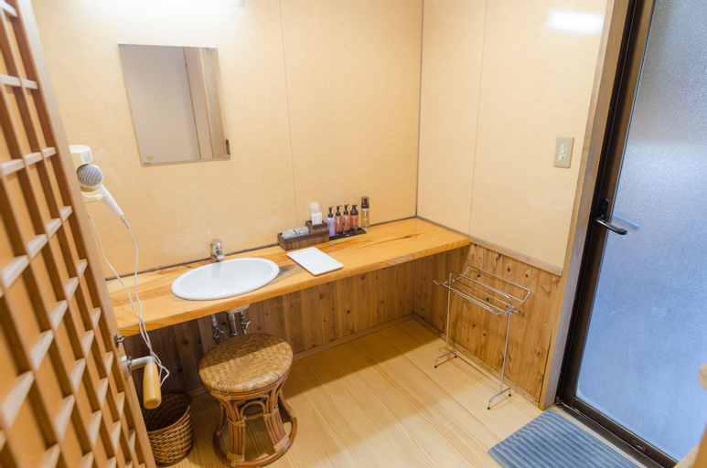 Bathroom 11
