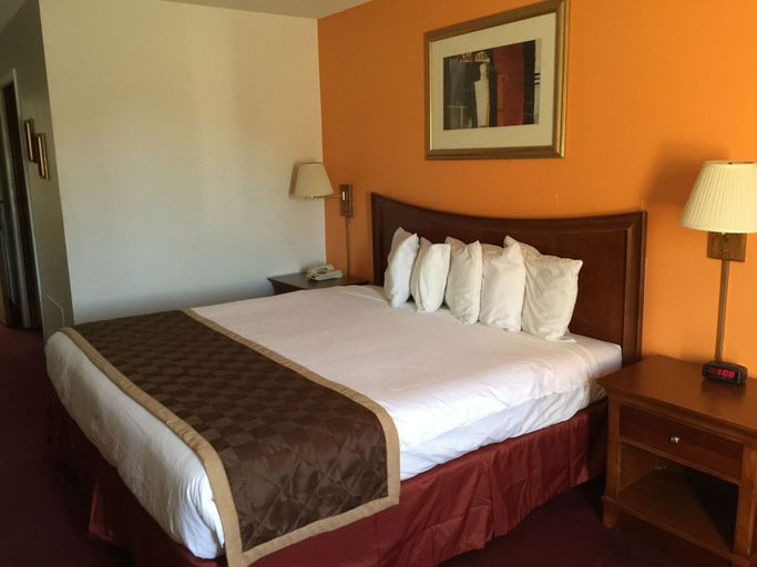 Bedroom 3, Laketree Inn And Suites Marion, Williamson