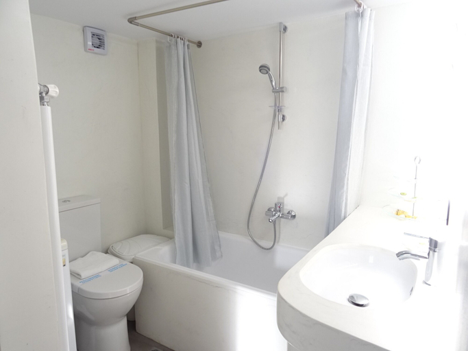 Bathroom, Park View Apartment near Acropolis, Attica