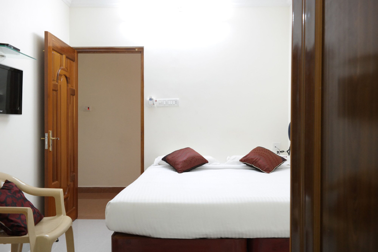 Bedroom 2, Sakthi Guest House, Puducherry