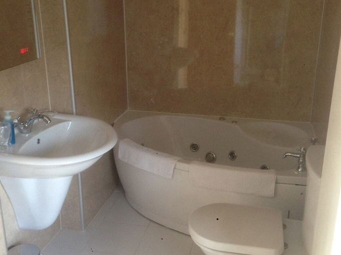 Bathroom 5, Melody House Bed and Breakfast, Norfolk