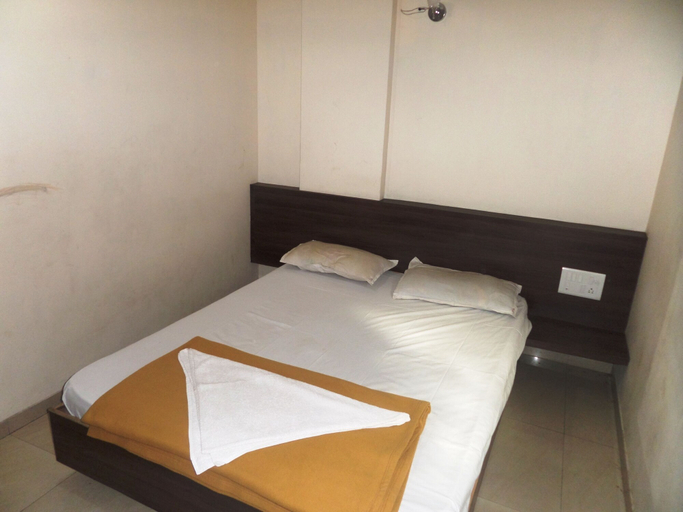 Bedroom 2, Hotel Cosmo Lodging, Thane