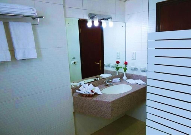 Bathroom 3, Safeer International Hotel, Bausher