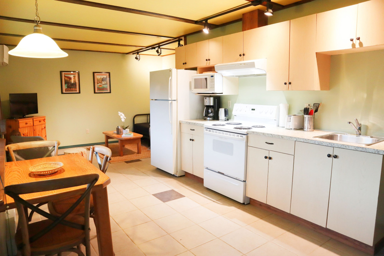 Others 5, Golden Mountain View Suites, Columbia-Shuswap