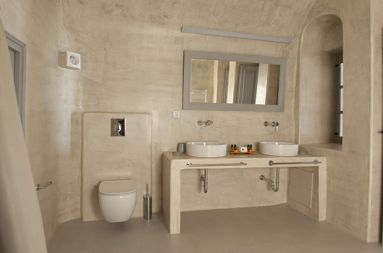 Bathroom 5, Ikia Kriton, South Aegean