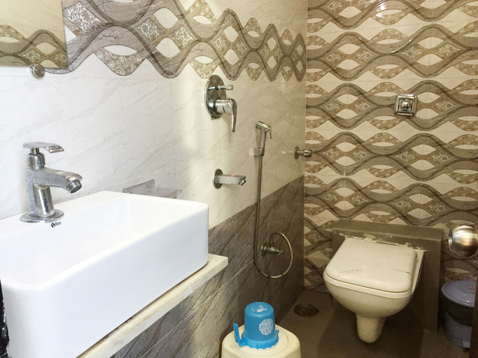 Bathroom 4, Hotel Terminus Square, Mumbai Suburban